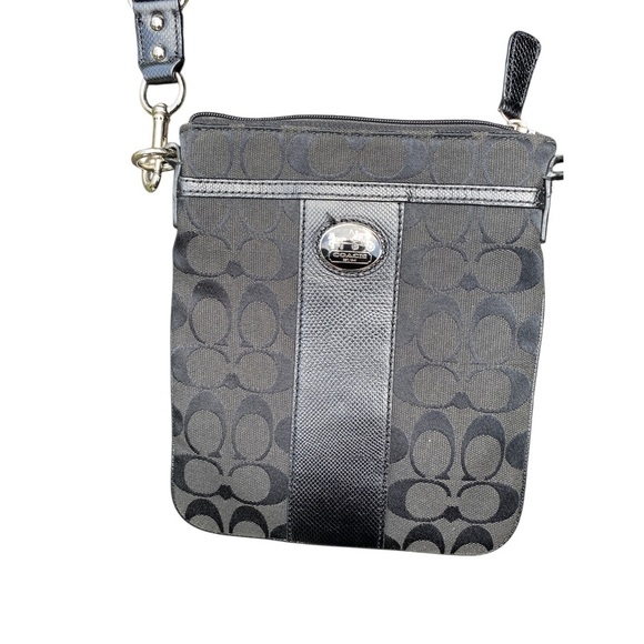 Coach Black Crossbody Bag with Structured Design - Picture 3 of 7